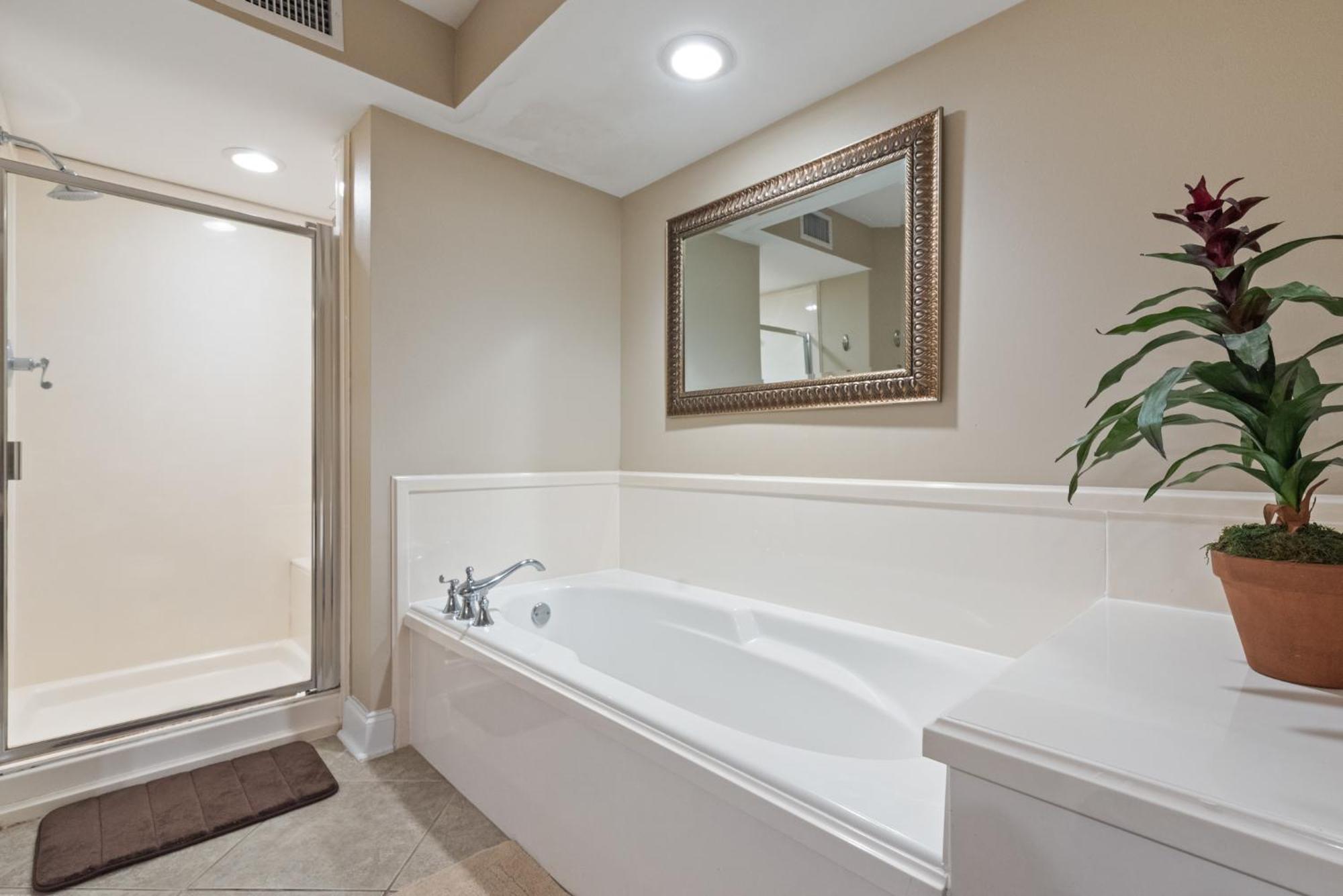 Fun 2 Bed/2 Bath Condo With Pool On Biloxi Beach Екстериор снимка
